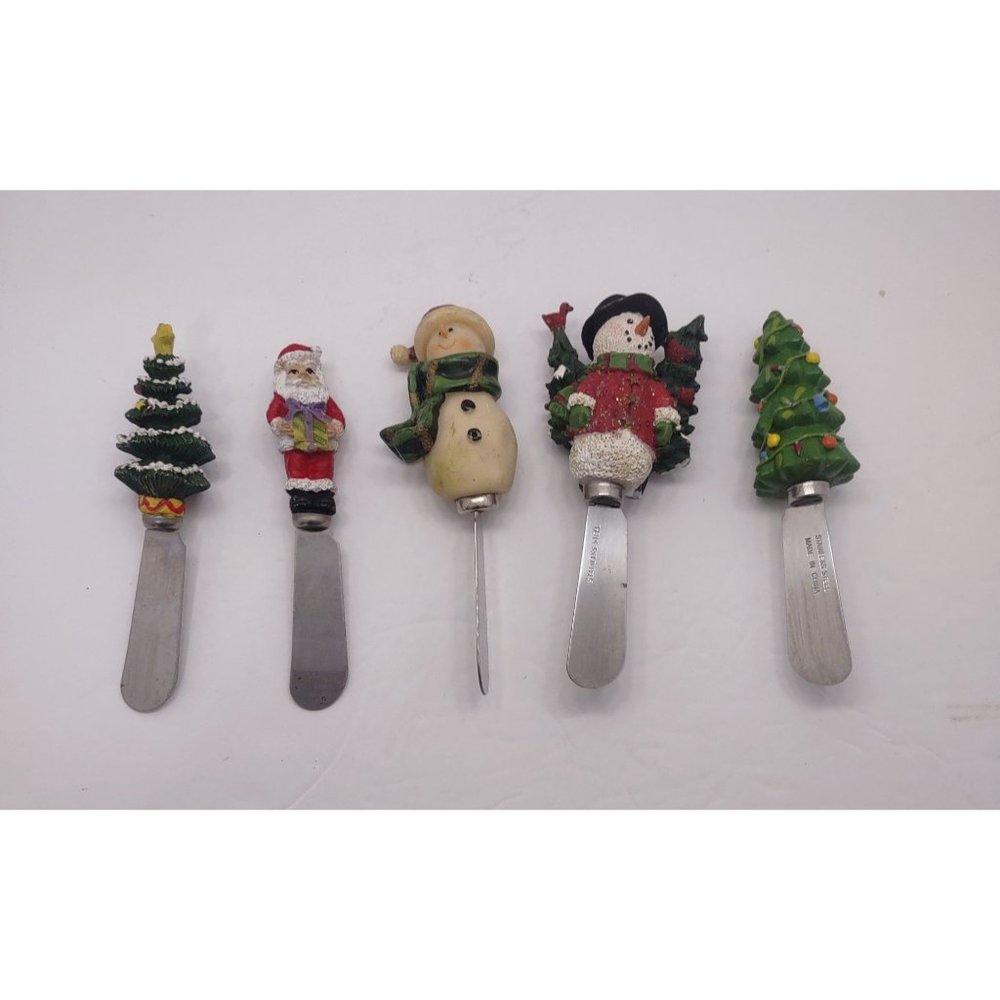 5 VTG Cheese Butter Knives Spreaders Christmas Theme Santa Tree Snowman